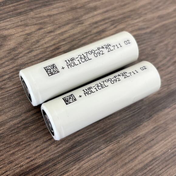 Molicel 21700 Batteries Rechargeable 4200mAH 3.7V Flat Top - Pack of 2 - Picture 1 of 2